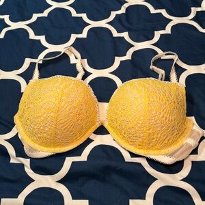 Like new Victoria’s Secret yellow lace push up bra 36c